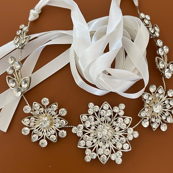 Flower girl dress with Skirt to buffet up, and a tiara goes with it - Picture 14 of 15